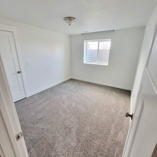 Photo - 2496 W Glover Ln