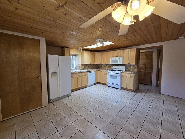 Photo - 1333a Hickox St