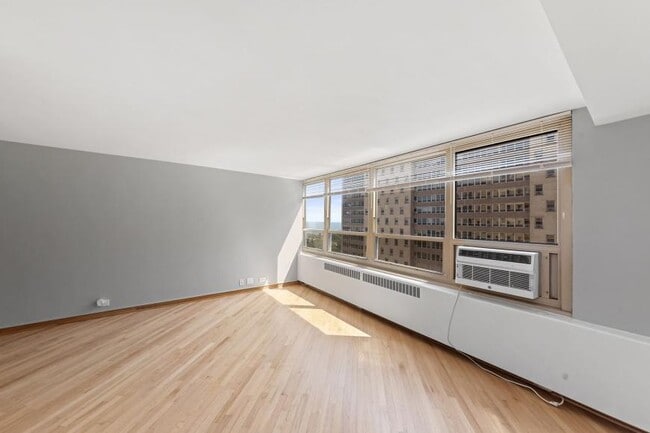 Building Photo - 2 bedroom in Chicago IL 60613 Unit 1807B Rental