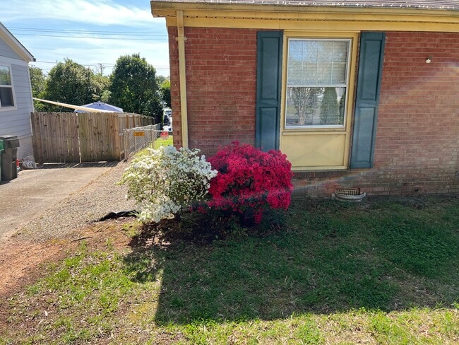 Photo - 4832 Holbrook Dr