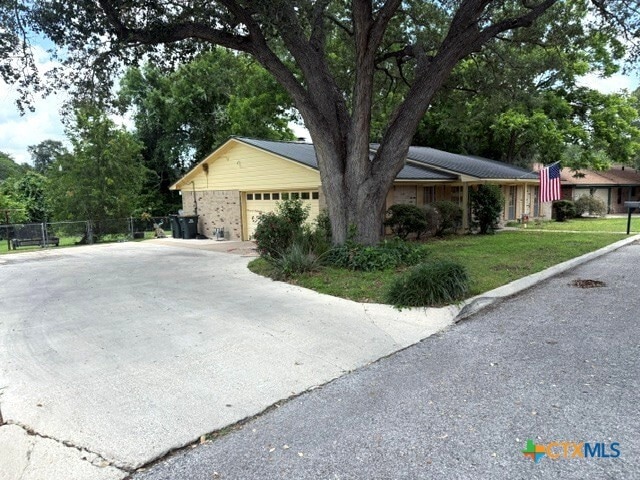 Photo - 203 Memorial Dr