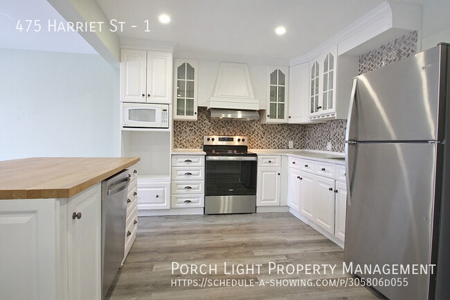 Building Photo - BEAUTIFUL 2 Bedroom Main floor with parking and private laundry Unit 1