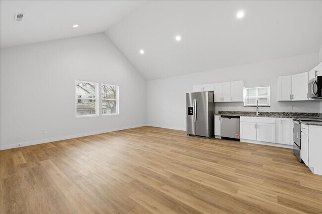 Photo - 44 E Parkview Ave