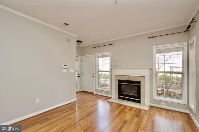 Photo - 2324 Henshaw Pl Unit 3