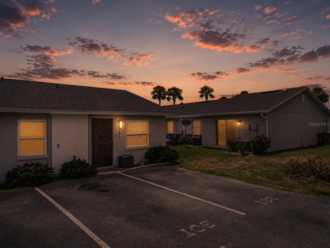 Building Photo - 106 Lake Villa Way