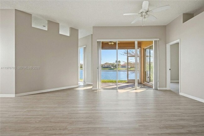 Photo - 575 SE 29th Dr