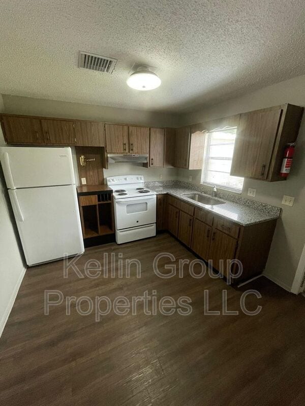 Photo - 160 N Nekoma Ave Unit 1