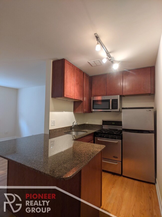 Photo - 643 W Wrightwood Ave
