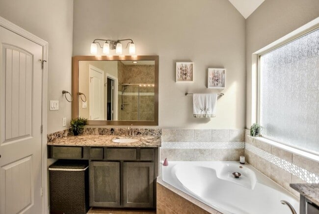 Photo - 12265 Oxford Cres Cir