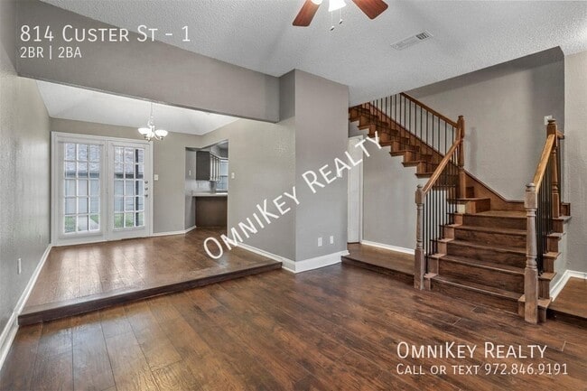 Photo - 814 Custer St