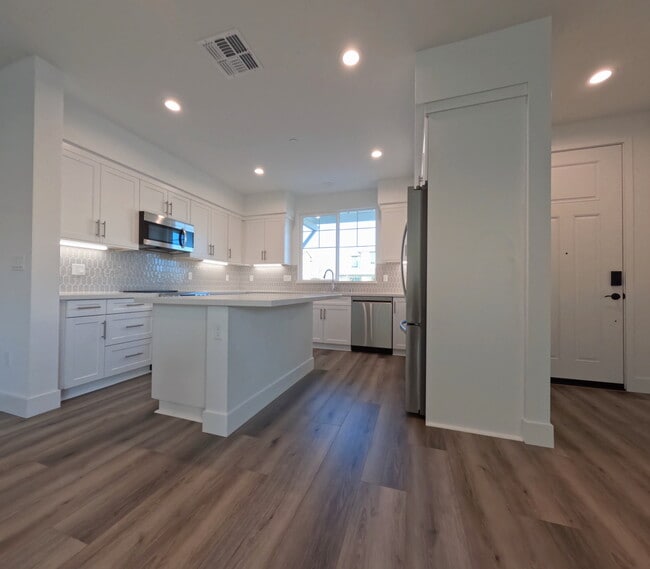 Photo - 2716 Amora Cir