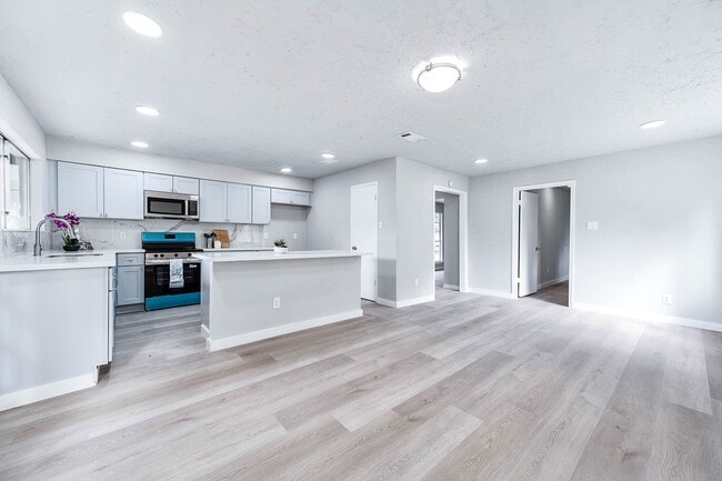 Building Photo - 3430 W Creek Club Dr