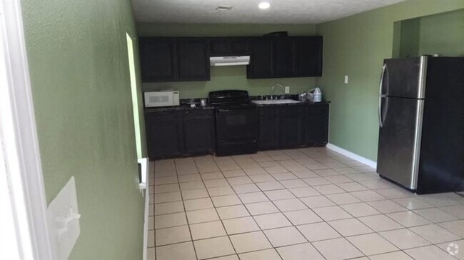 Building Photo - 21558 McKenzie Ln Rental