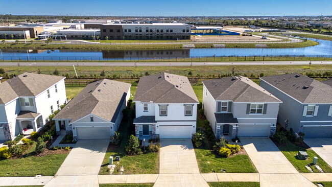 Photo - Spacious 5-Bed Retreat with Granite Elegance in Lakewood Ranch