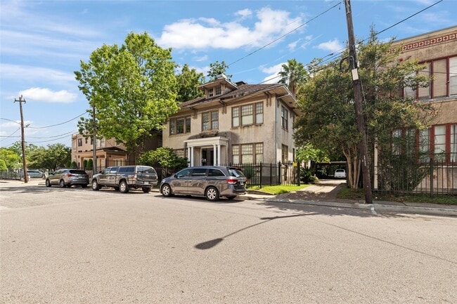 Building Photo - 806 Winbern St Unit 2 Rental