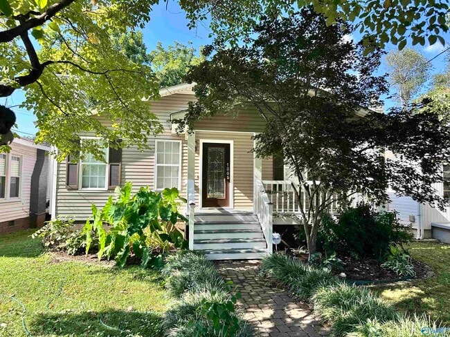 Building Photo - 1305 McCullough Ave NE Rental