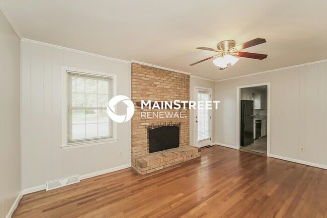 Photo - 3 Bedroom Pet-Friendly Home in Gastonia, NC with Main Street Renewal