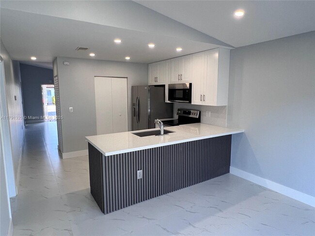 Building Photo - 2834 W 75th Ter Rental