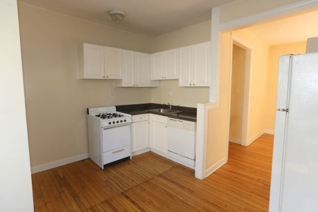 Photo - 3729.5 N Pine Grove Ave Unit W2