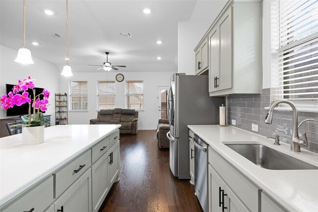 Photo - 303 Eagle Ford Dr