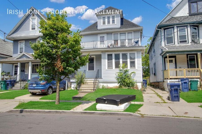 Building Photo - 104 Grote St Unit Upper Rear Rental