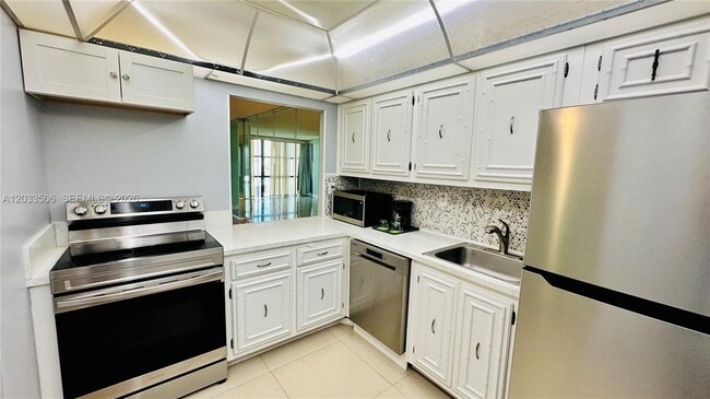 Photo - 800 Parkview Dr Unit 506