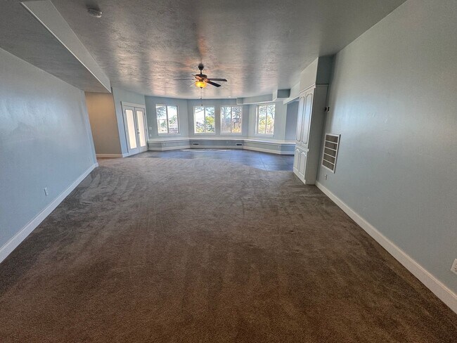 2428 Silverpoint Way