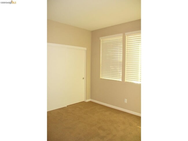 Photo - 859 Graphite Ln