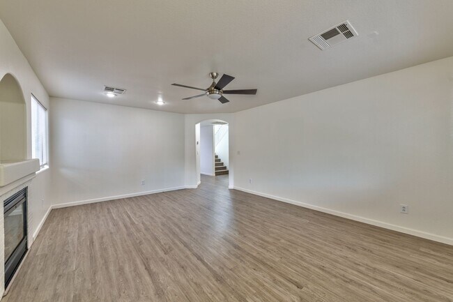 949 Medina De Leon Ave