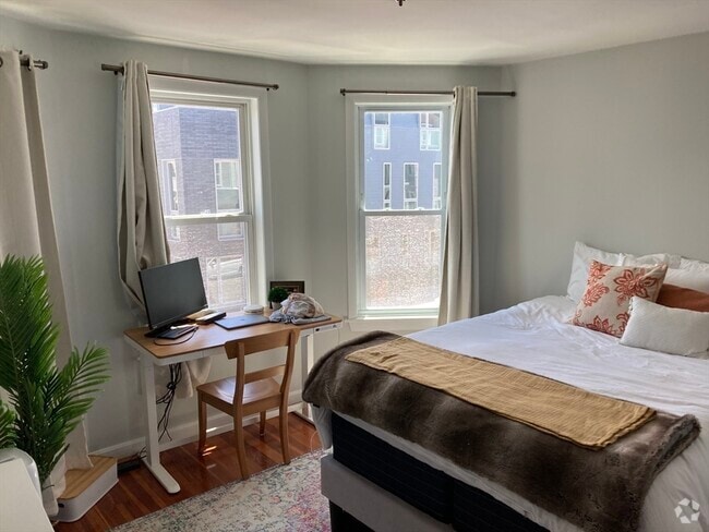 Building Photo - 818 E 5th St Unit 2 Rental