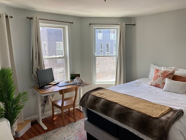 Building Photo - 818 E 5th St Unit 2 Rental