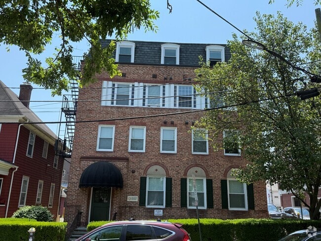Building Photo - 41 Spring St Rental