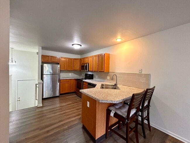Building Photo - Four Bedroom Duplex in Cascade Rental