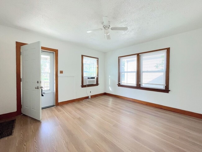 Photo - 110-112 W 7th Ave Unit 112