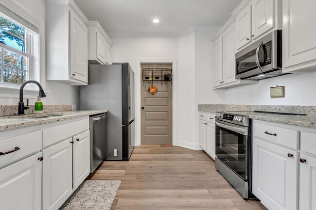 Photo - 111 Edinborough Dr