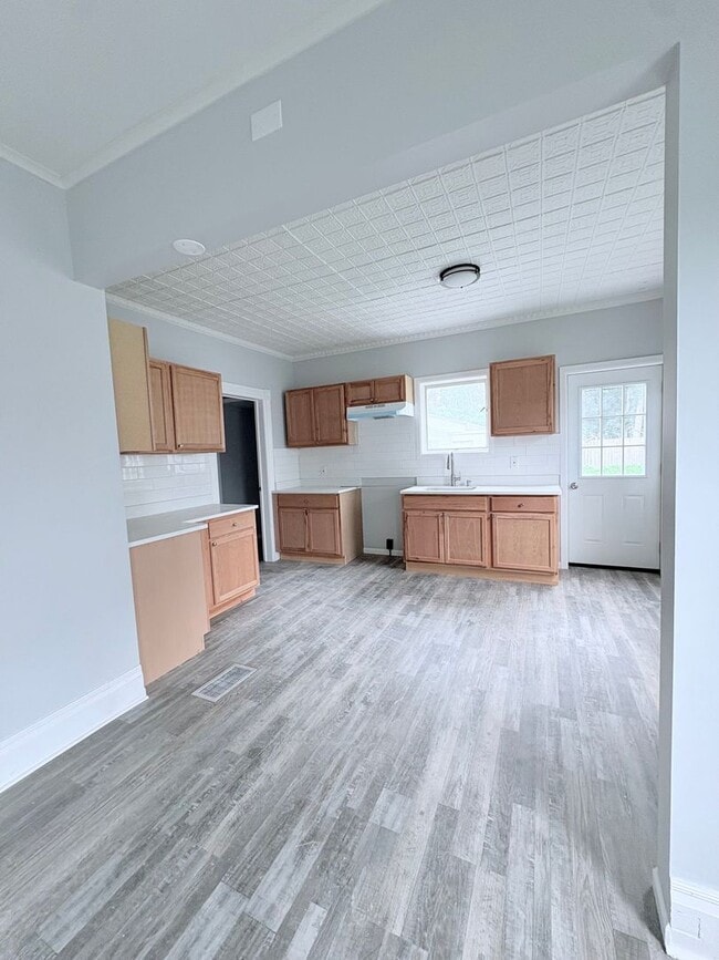 Photo - 409 Healy Ave