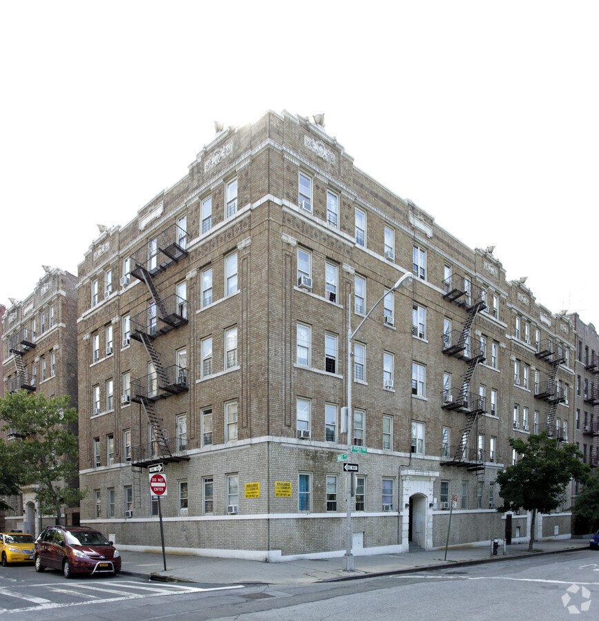 Photo - 353 E Mosholu Pky Apartments