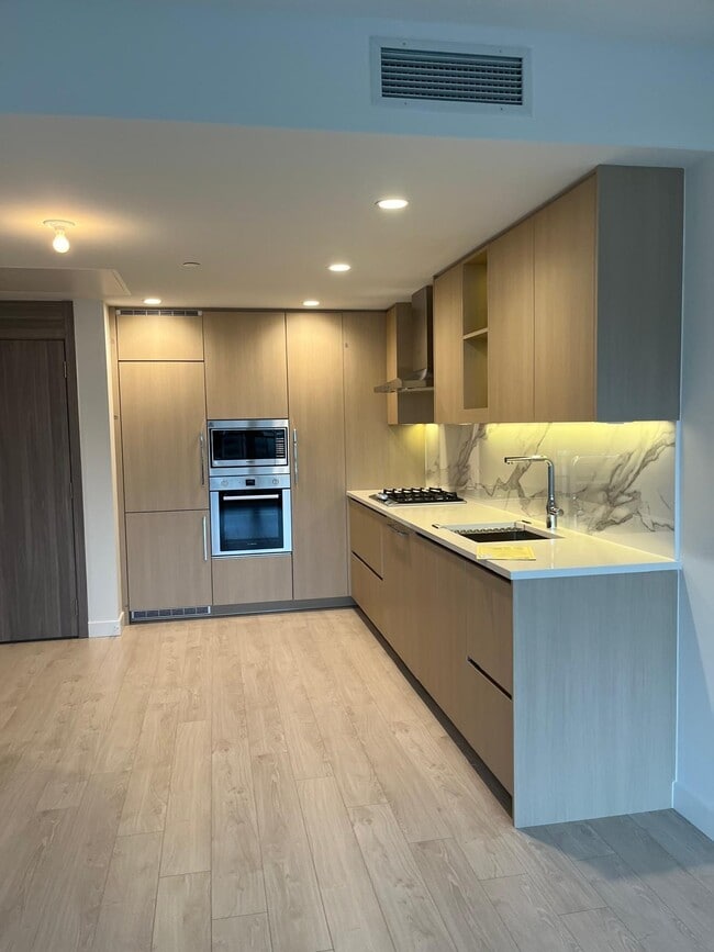 Building Photo - 4880 Lougheed Hwy Unit 1-Bed