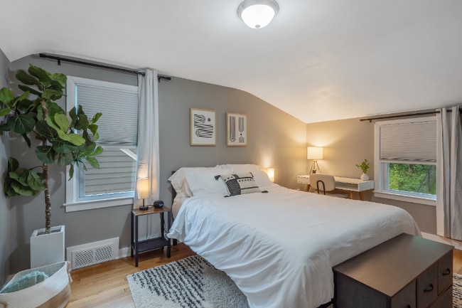 Photo - 305 Myrtle St