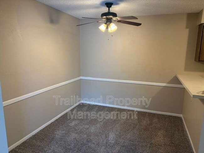 Photo - 5717 Outlook St