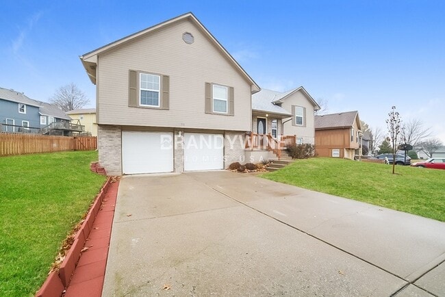 Photo - 914 SW Foxtail Dr