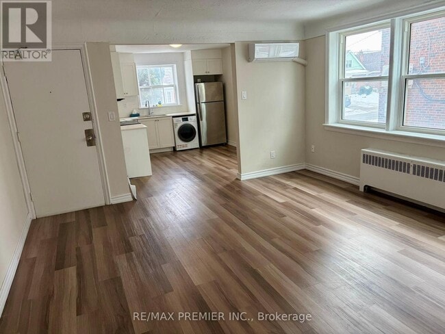 Photo - 10 Crosthwaite Ave S Unité 1