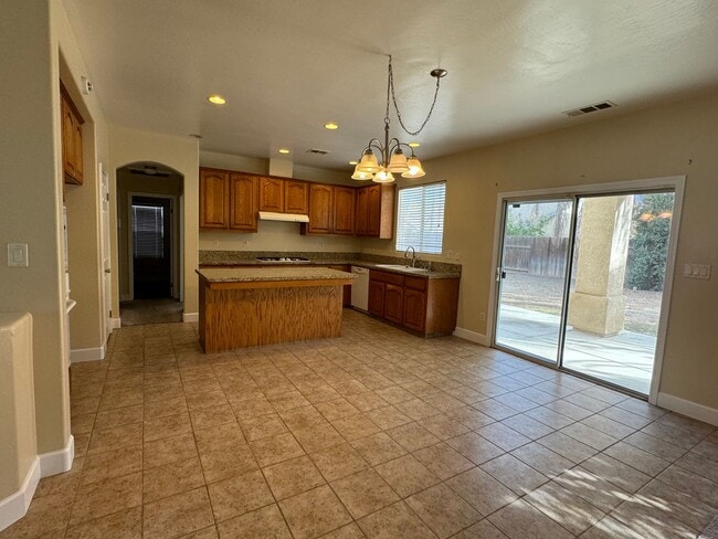 Photo - Spacious Stockdale Ranch Home!