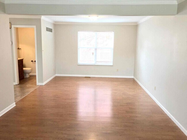 Photo - 9 Kingsmont Ct