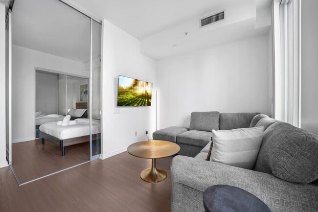 Building Photo - 101 Peter St Unit SI ID1388895P