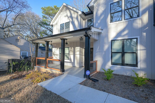 1452 Lockwood Dr SW