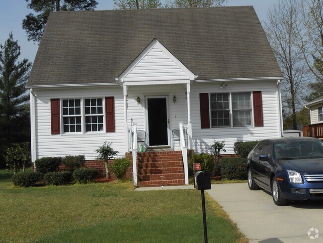 Building Photo - 3 Bedroom 2 Full baths Rental