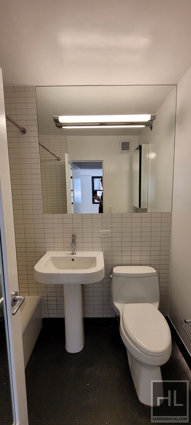 Photo - East 39th Street Unit 7C