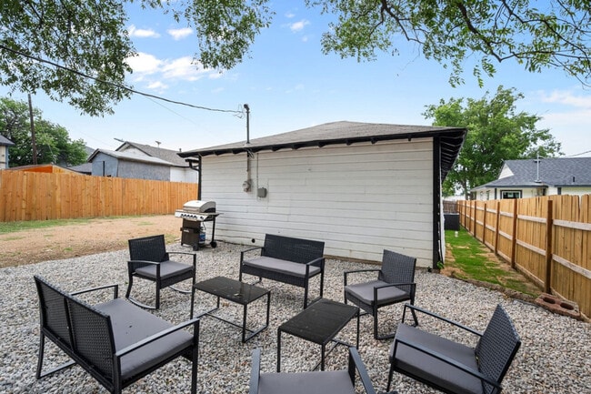 Photo - 826 Dalworth St Unit ID1301591P