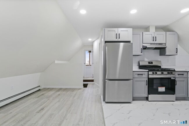 Photo - 661 Iranistan Ave